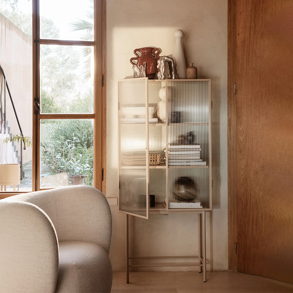 Haze Vitrine - Reeded Glass